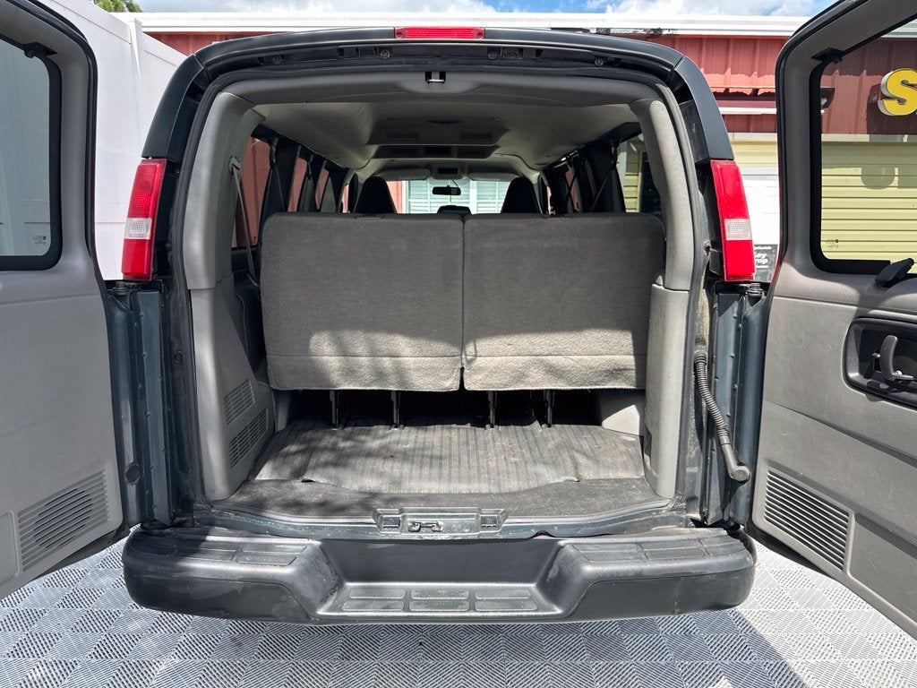 2017 Chevrolet Express 3500 LS Passenger