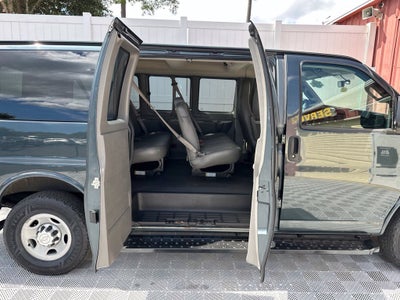 2017 Chevrolet Express 3500 LS Passenger