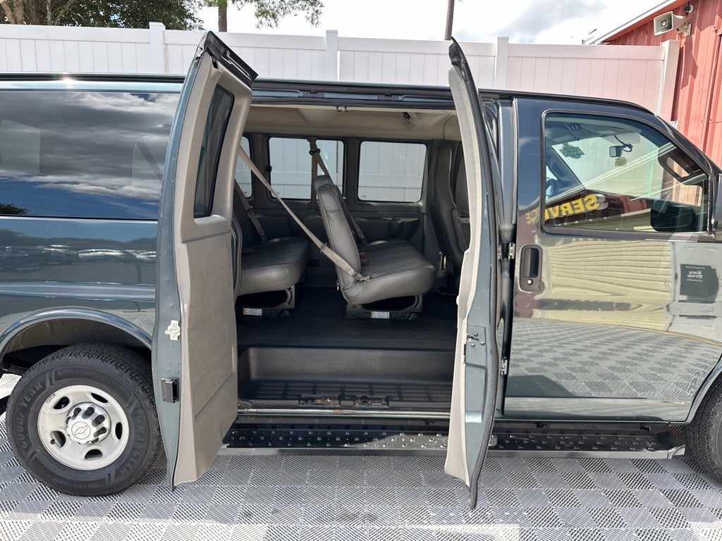 2017 Chevrolet Express 3500 LS Passenger