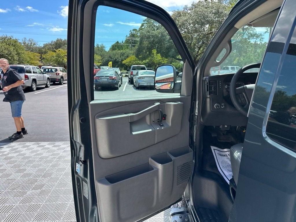 2017 Chevrolet Express 3500 LS Passenger