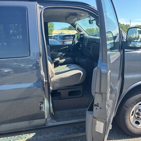 2017 Chevrolet Express 3500 LS Passenger