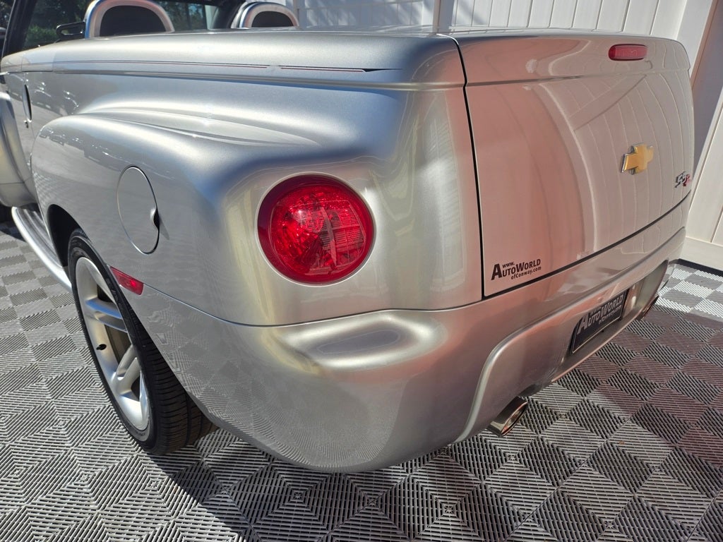 2004 Chevrolet SSR Base