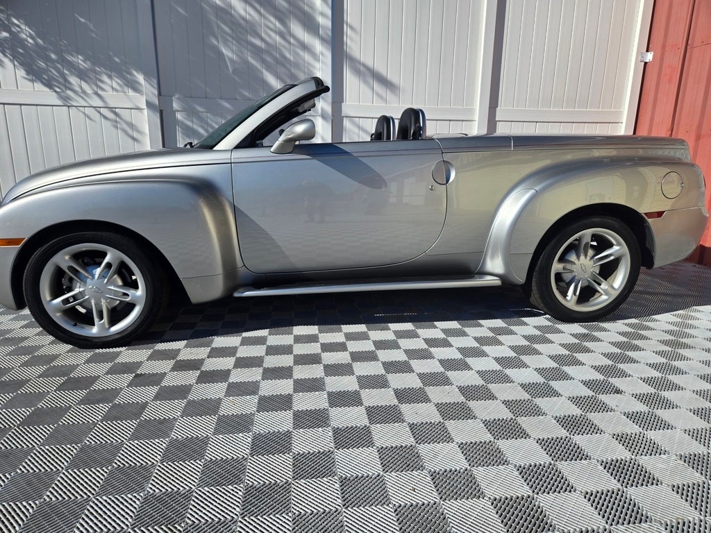 2004 Chevrolet SSR Base