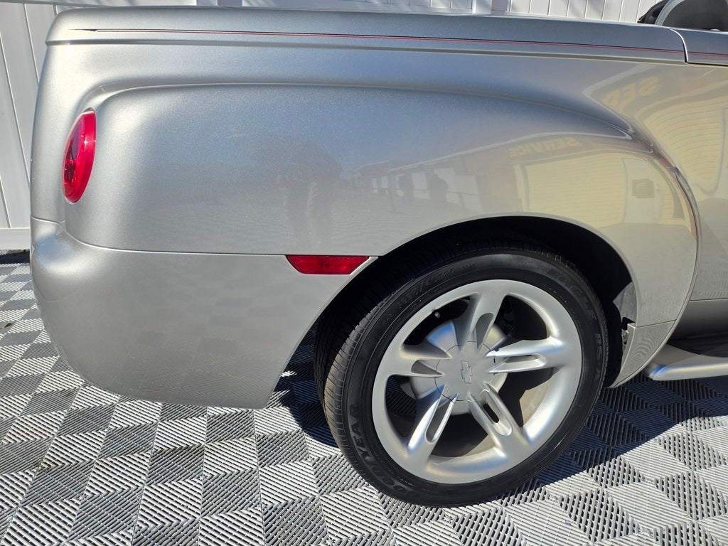 2004 Chevrolet SSR Base