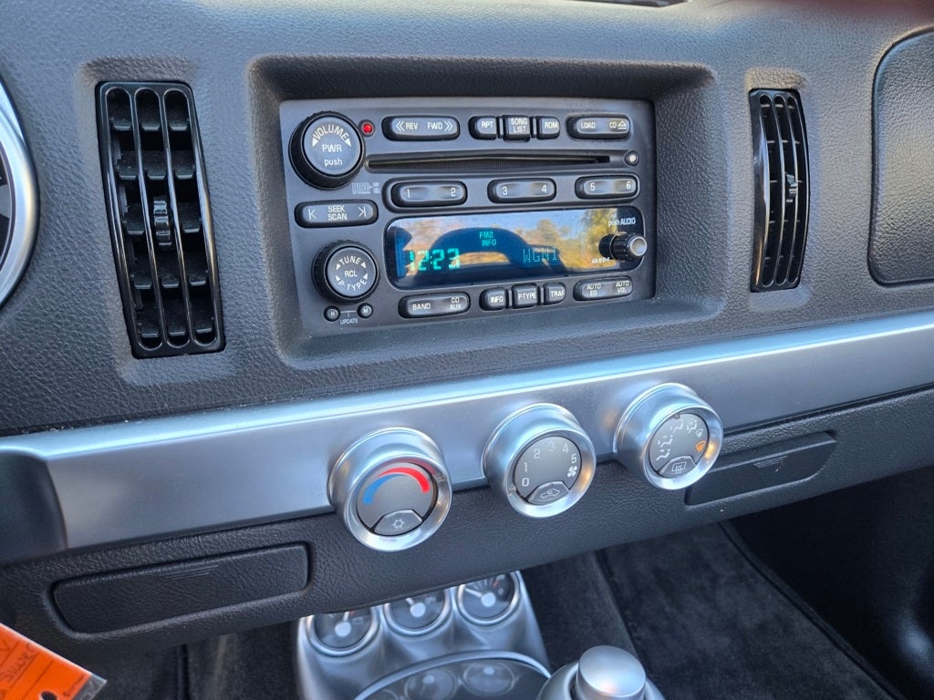 2004 Chevrolet SSR Base