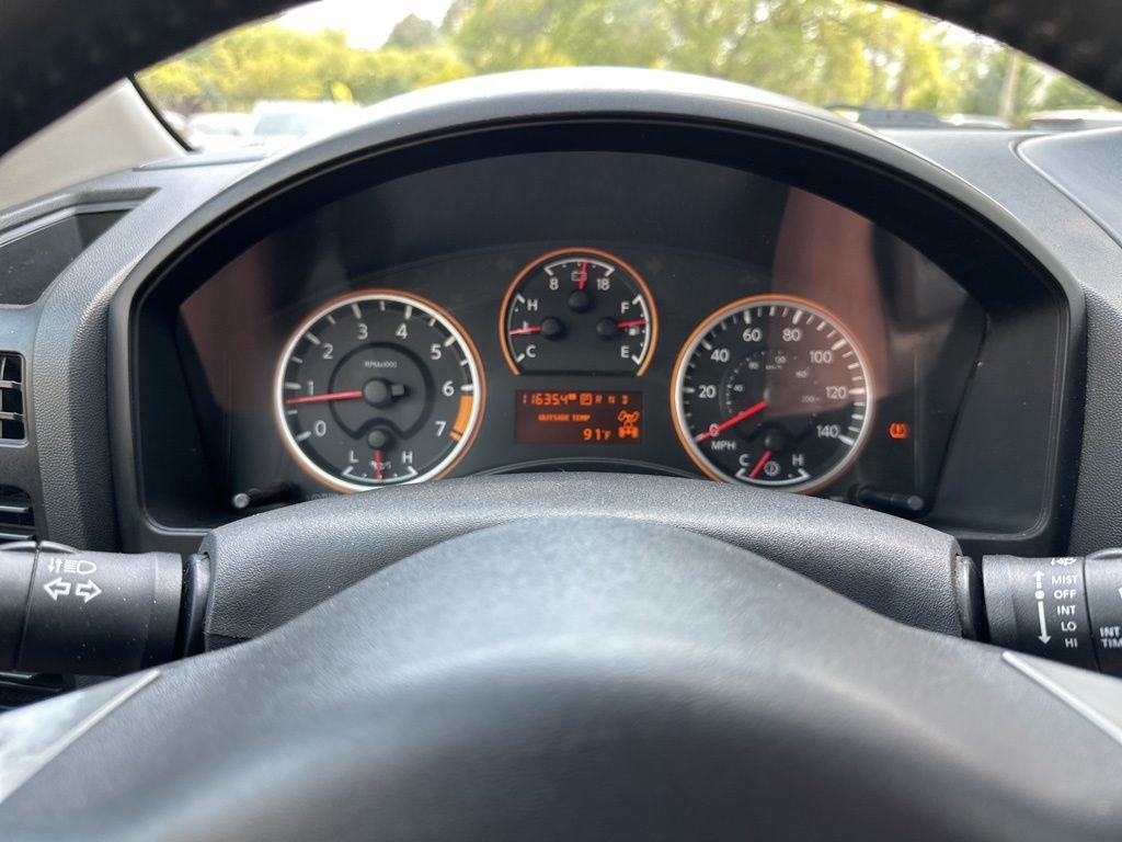 2011 Nissan Titan SV