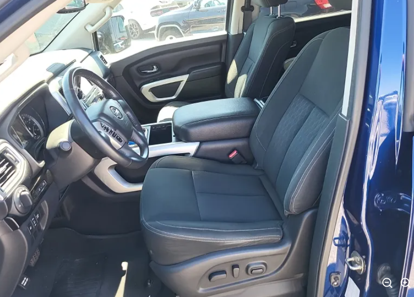 2017 Nissan Titan Base