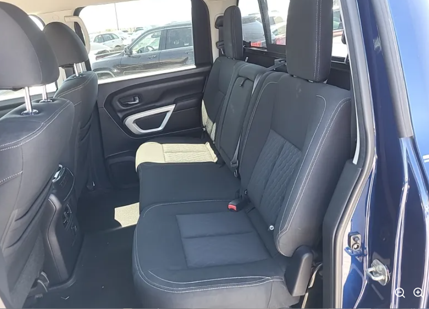 2017 Nissan Titan Base