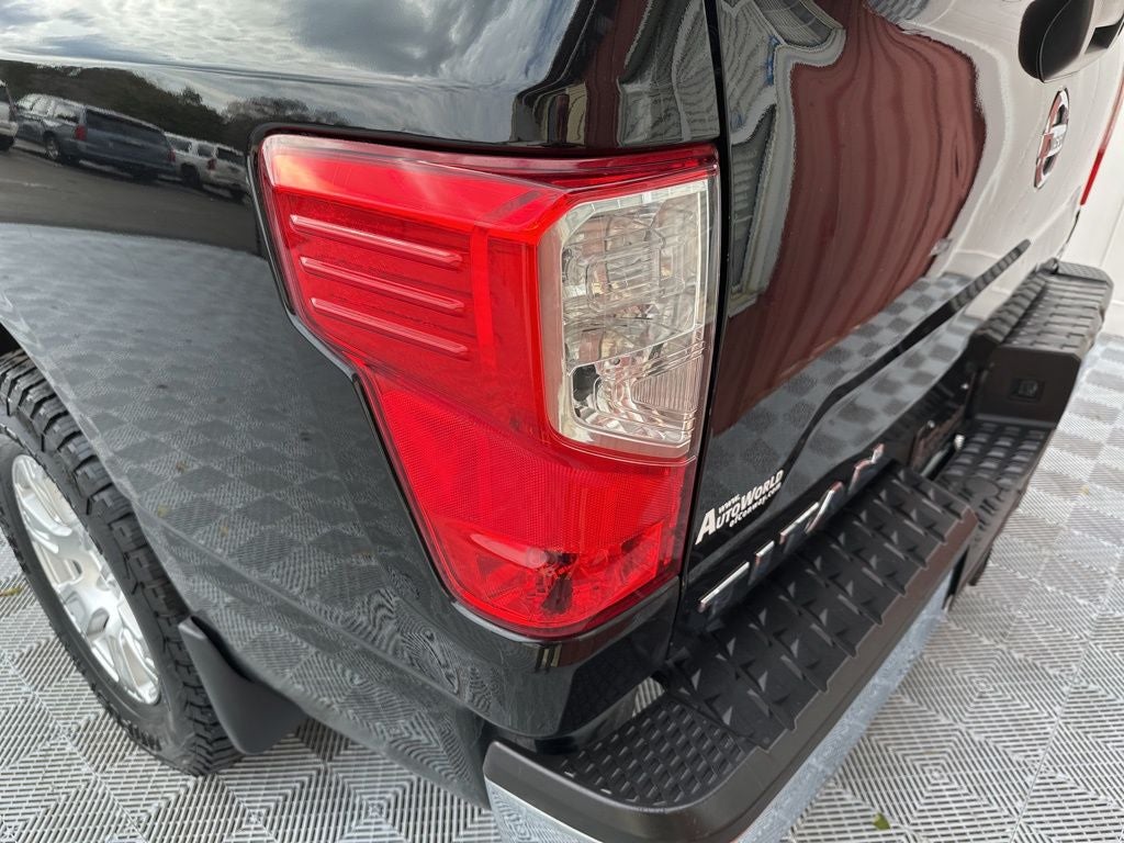 2017 Nissan Titan SV