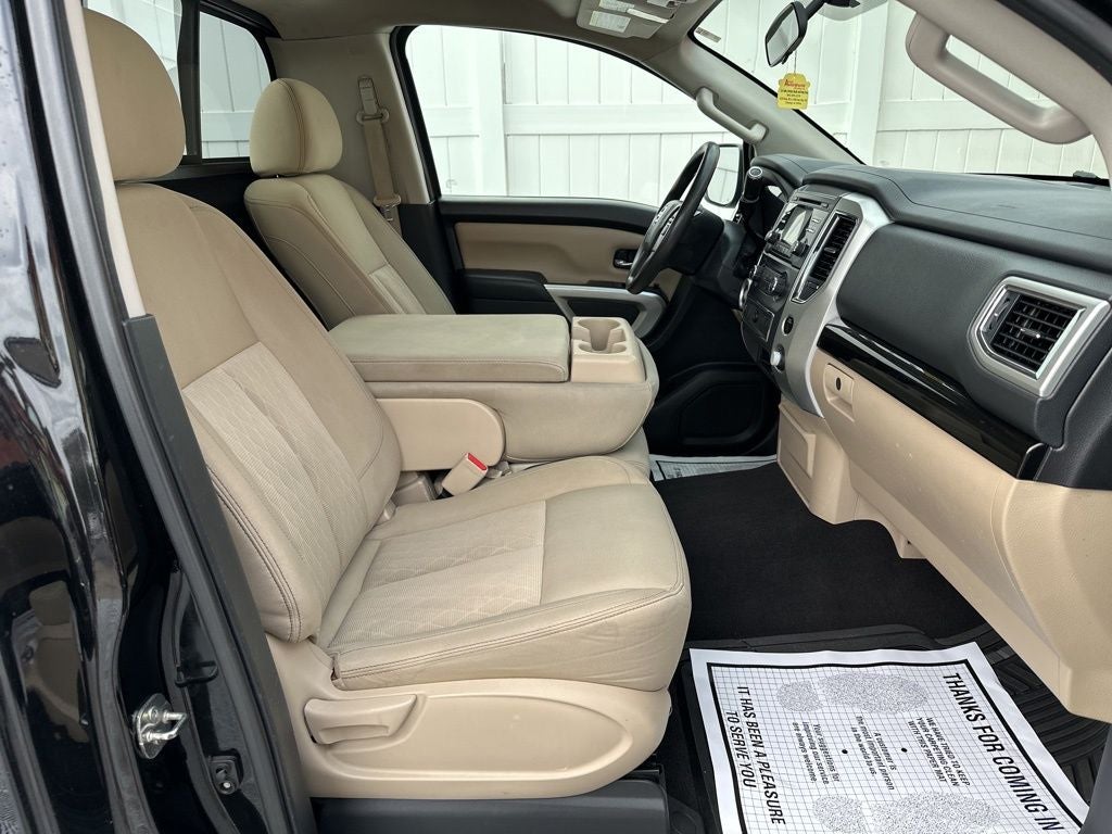 2017 Nissan Titan SV