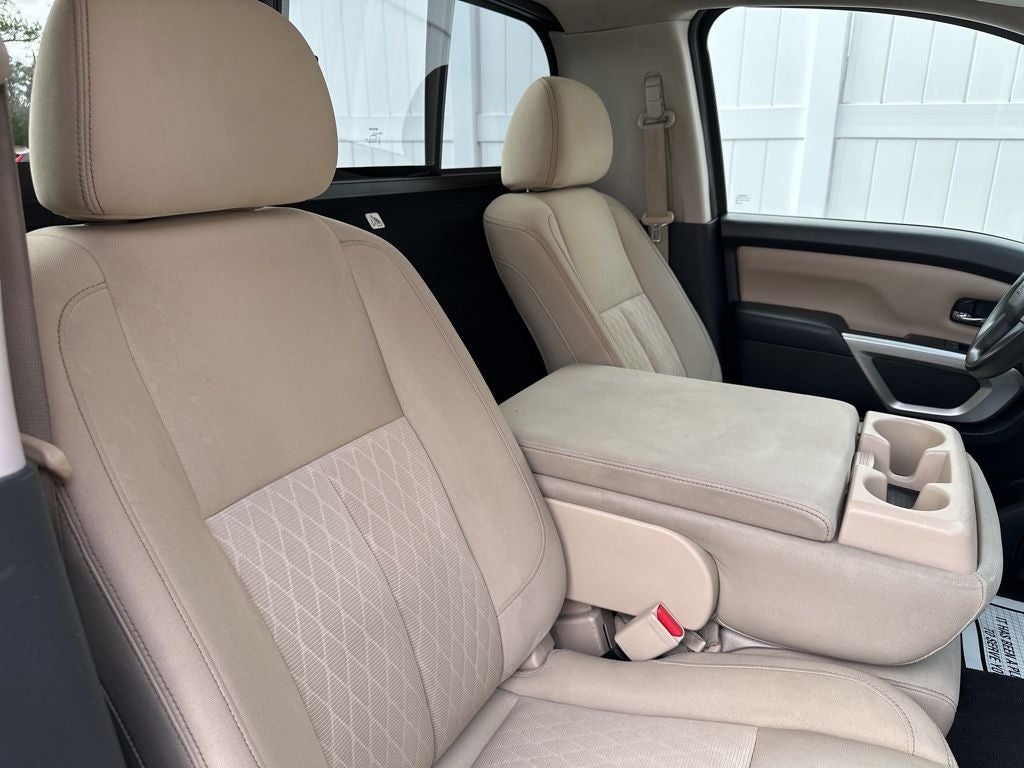 2017 Nissan Titan SV