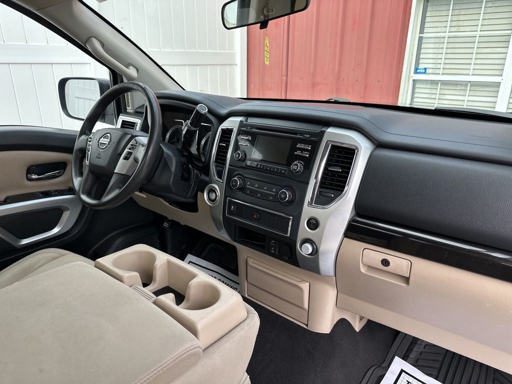 2017 Nissan Titan SV