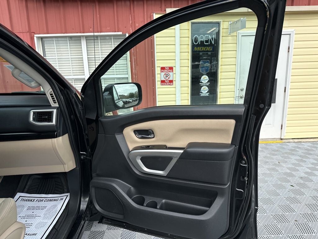 2017 Nissan Titan SV