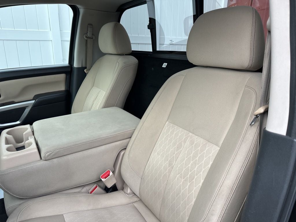 2017 Nissan Titan SV