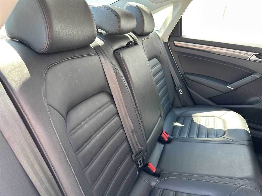 2017 Volkswagen Passat SEL Premium