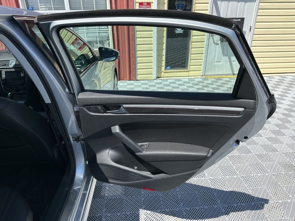 2017 Volkswagen Passat SEL Premium
