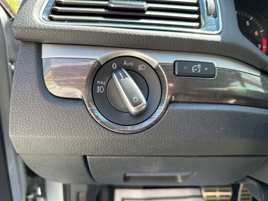 2017 Volkswagen Passat SEL Premium