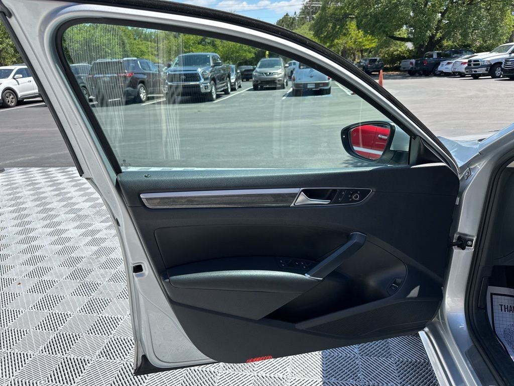 2017 Volkswagen Passat SEL Premium