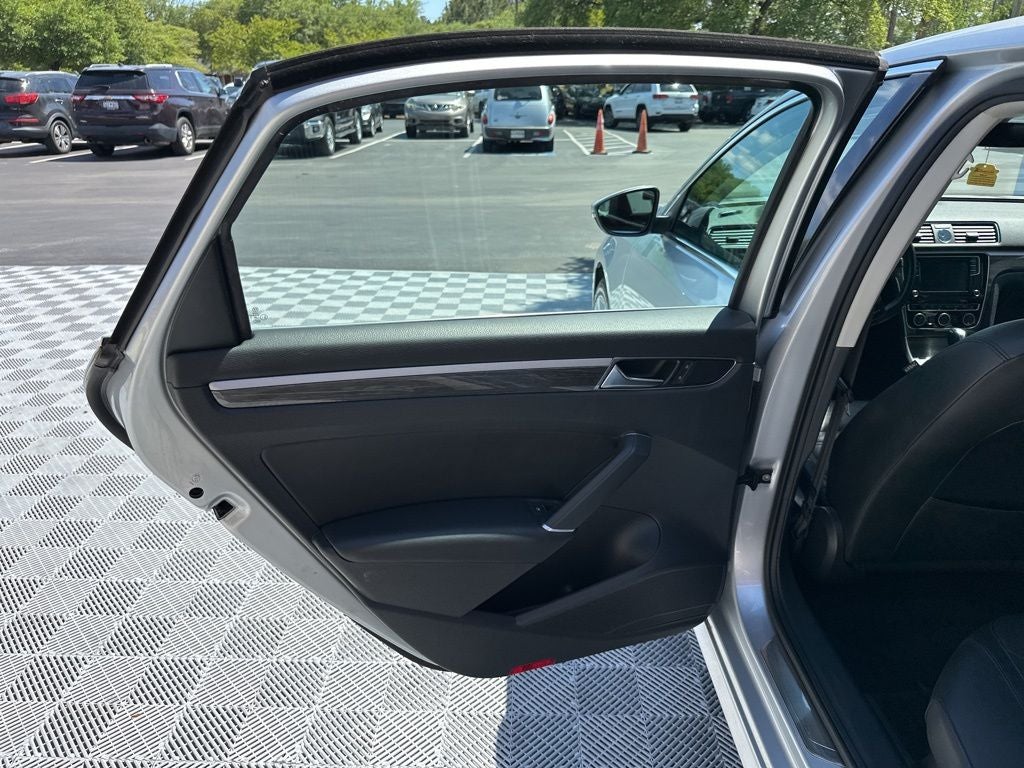 2017 Volkswagen Passat SEL Premium