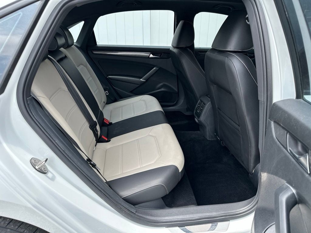 2021 Volkswagen Passat 2.0T R-Line