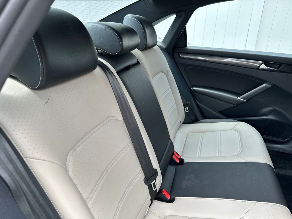 2021 Volkswagen Passat 2.0T R-Line