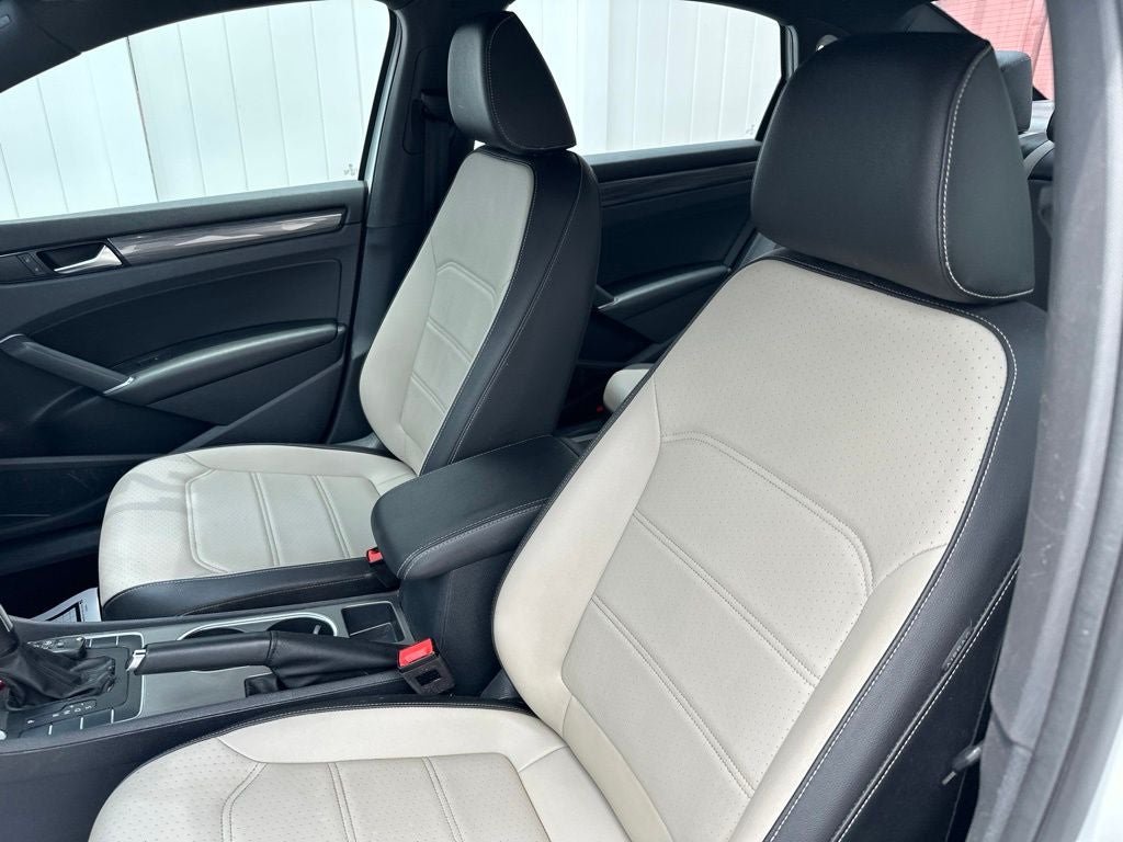 2021 Volkswagen Passat 2.0T R-Line