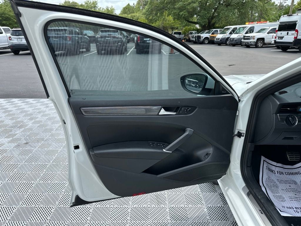 2021 Volkswagen Passat 2.0T R-Line