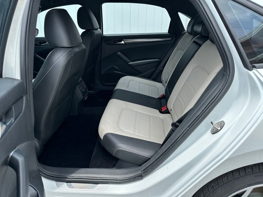 2021 Volkswagen Passat 2.0T R-Line
