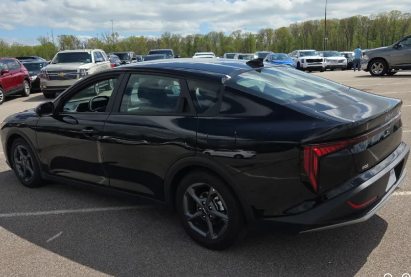 2025 Kia K4 LXS