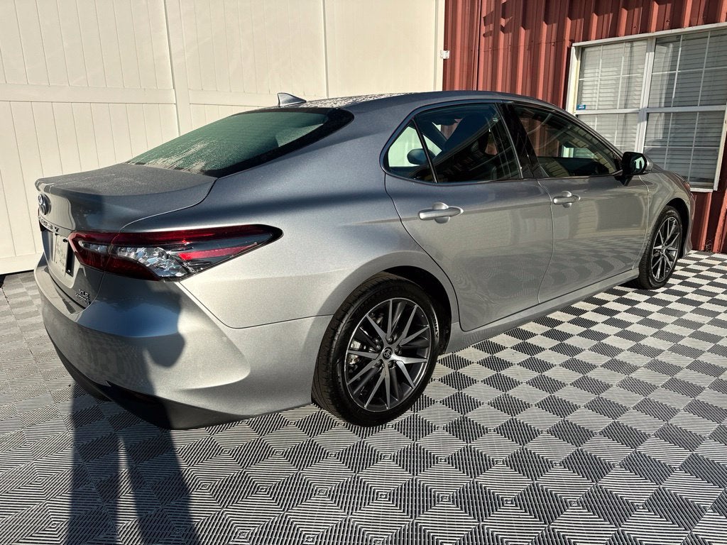 2022 Toyota Camry Hybrid XLE