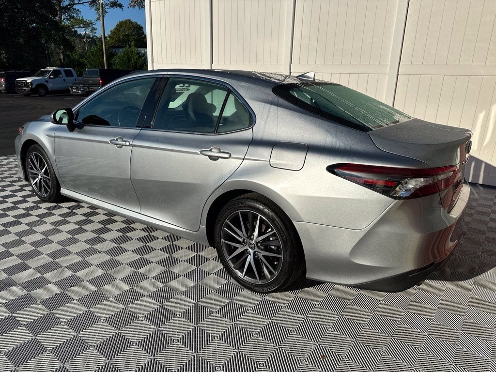 2022 Toyota Camry Hybrid XLE