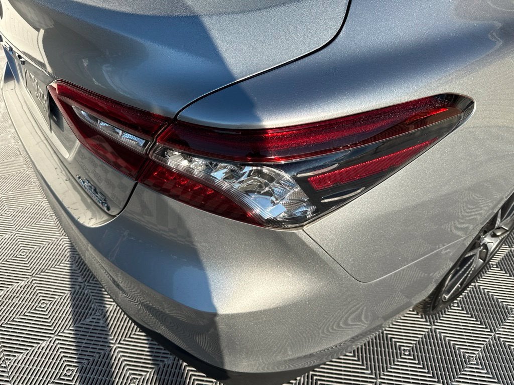 2022 Toyota Camry Hybrid XLE