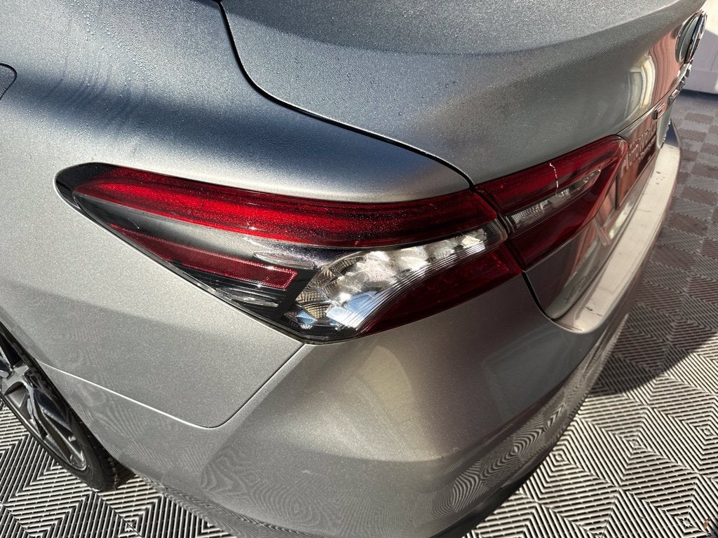 2022 Toyota Camry Hybrid XLE