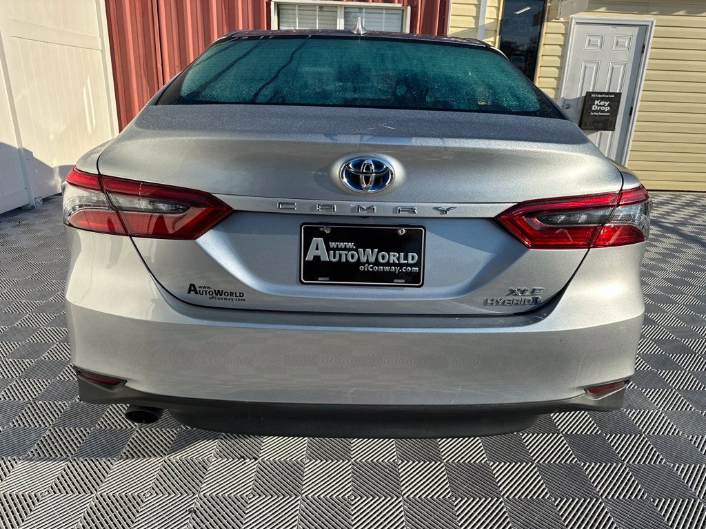 2022 Toyota Camry Hybrid XLE