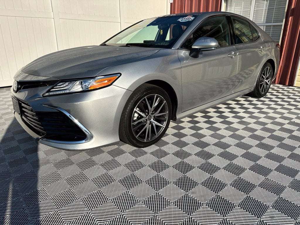 2022 Toyota Camry Hybrid XLE