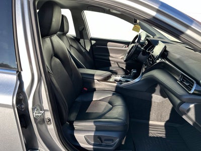 2022 Toyota Camry Hybrid XLE