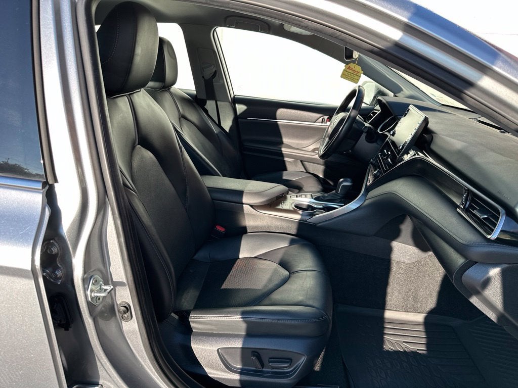2022 Toyota Camry Hybrid XLE