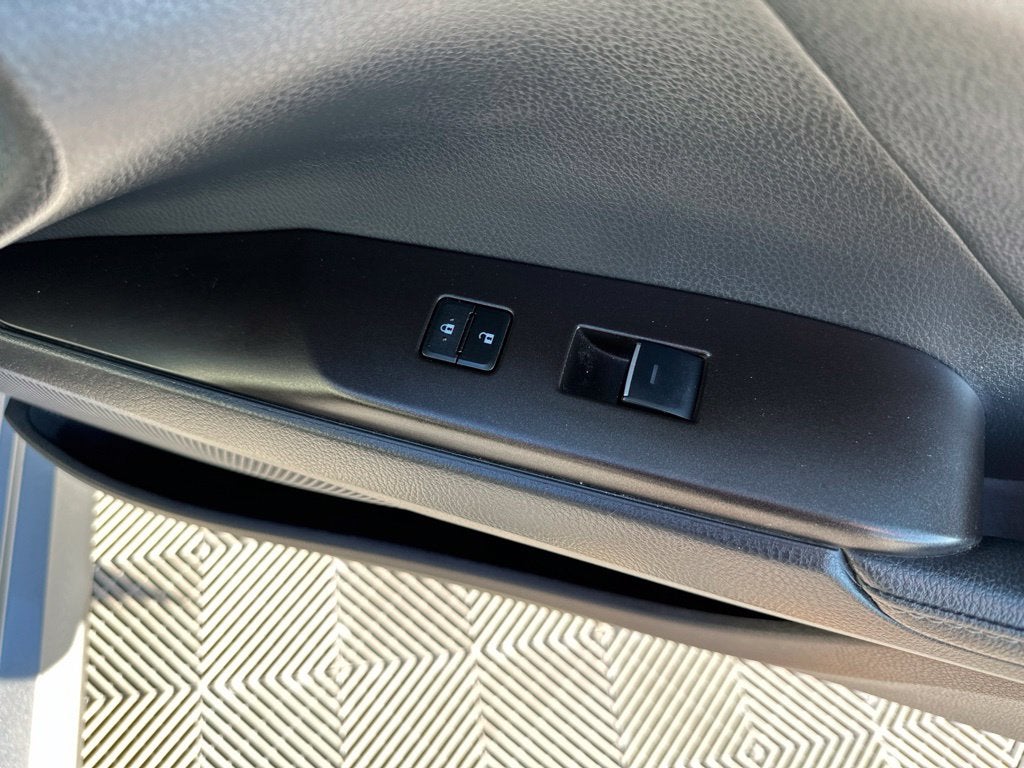 2022 Toyota Camry Hybrid XLE