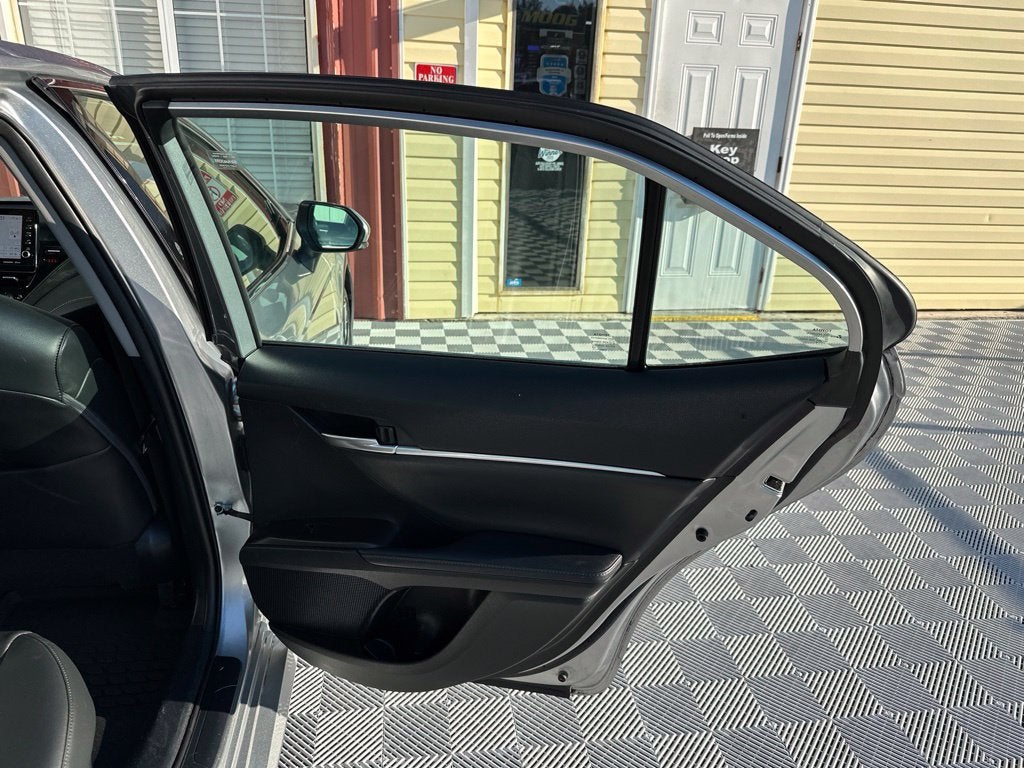2022 Toyota Camry Hybrid XLE