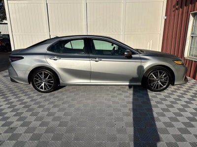 2022 Toyota Camry Hybrid XLE