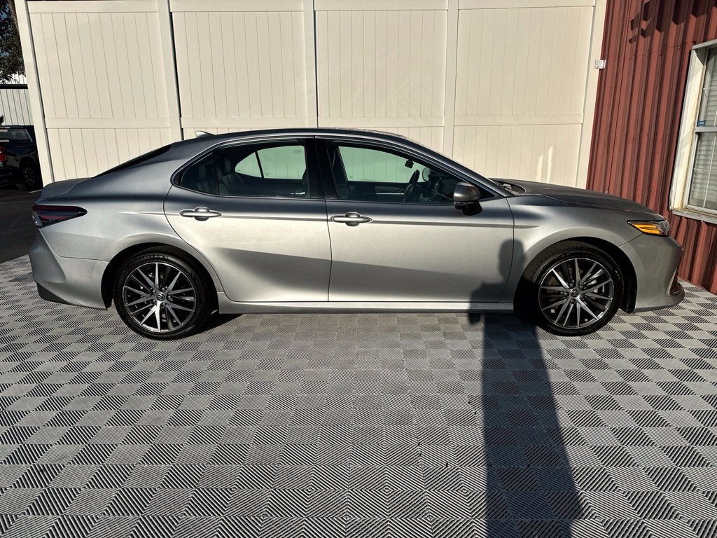 2022 Toyota Camry Hybrid XLE