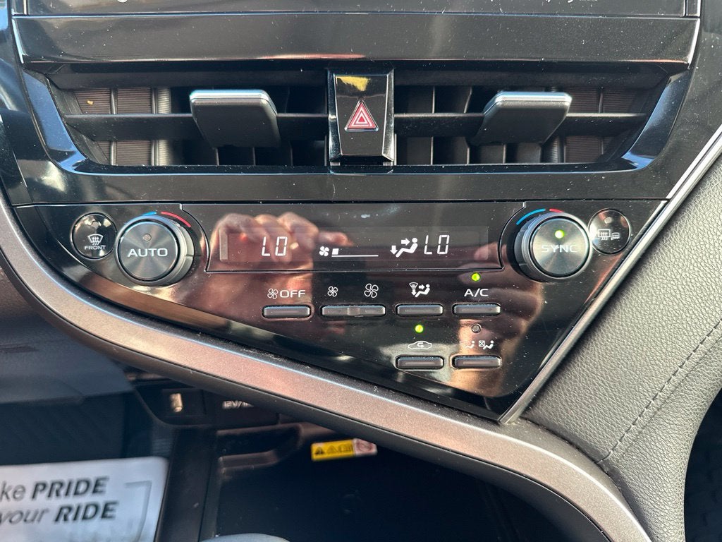 2022 Toyota Camry Hybrid XLE
