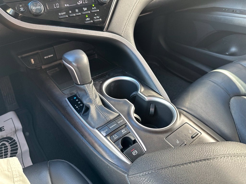 2022 Toyota Camry Hybrid XLE
