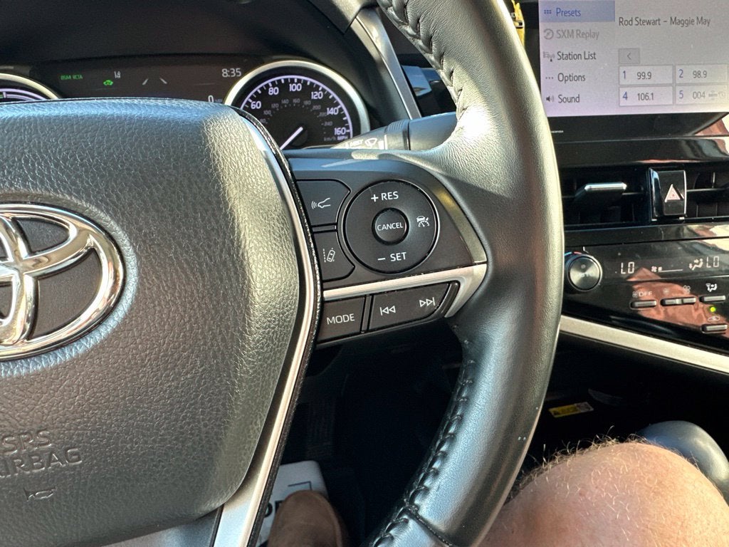 2022 Toyota Camry Hybrid XLE