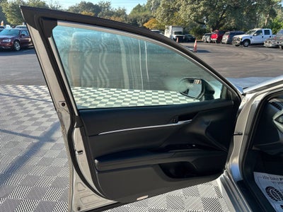 2022 Toyota Camry Hybrid XLE