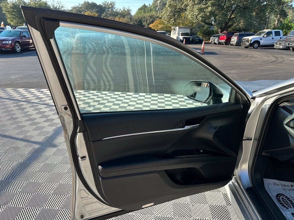 2022 Toyota Camry Hybrid XLE