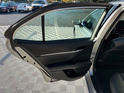 2022 Toyota Camry Hybrid XLE
