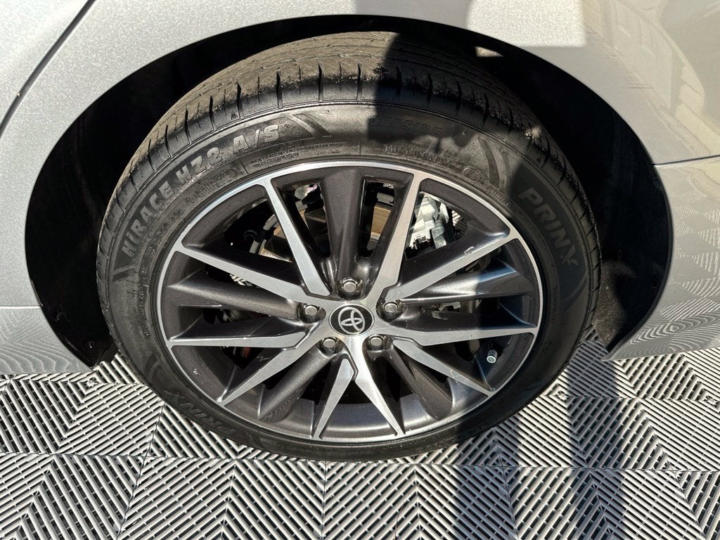 2022 Toyota Camry Hybrid XLE