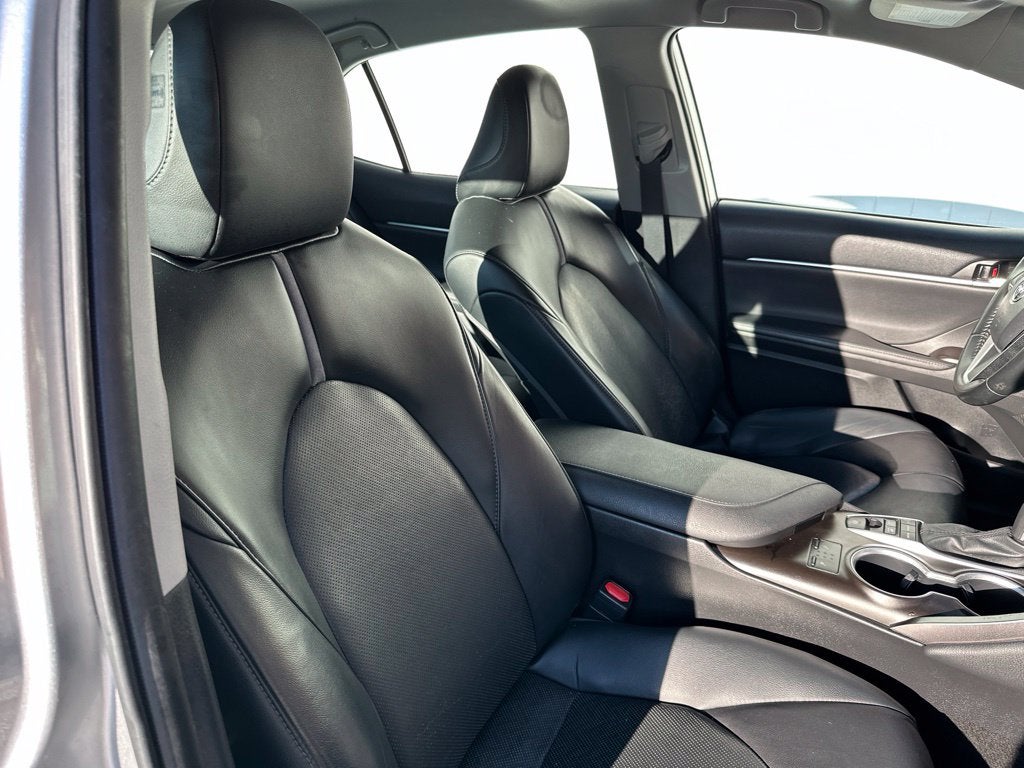 2022 Toyota Camry Hybrid XLE