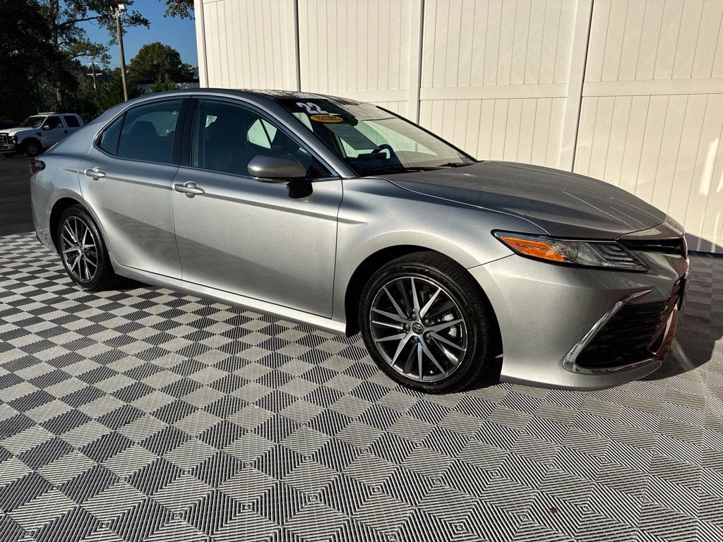 2022 Toyota Camry Hybrid XLE